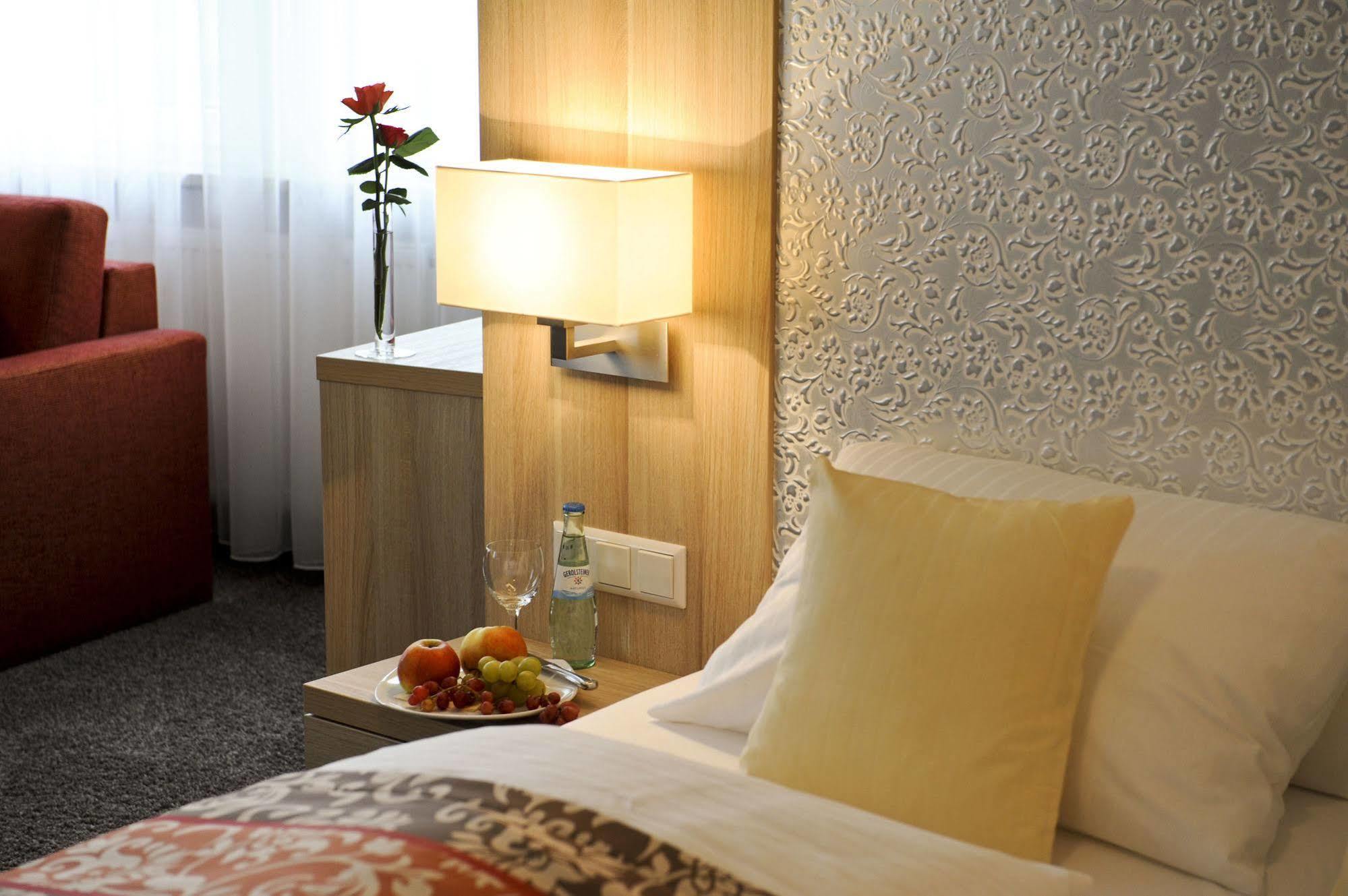 Hotel Hellers Twenty Four II -24H-Check-In- FDH Extérieur photo